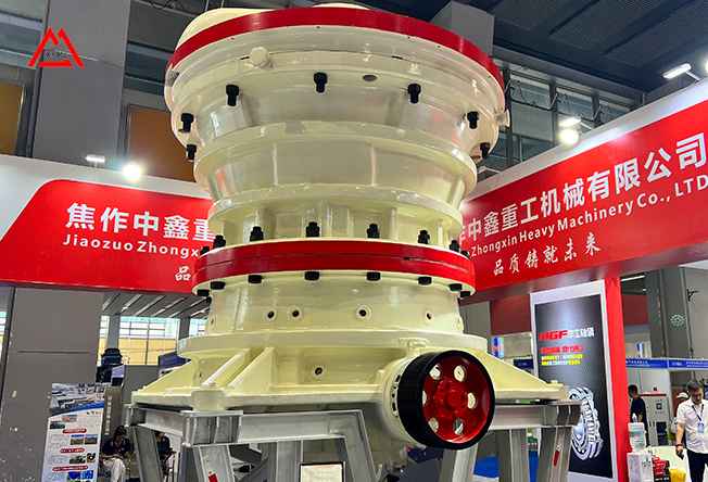 What is the difference between a gyratory crusher and a jaw crusher?